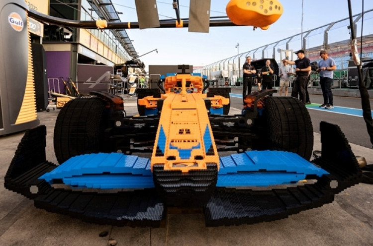 Penampakan Mobil F1 McLaren Ukuran Original Terbuat dari LEGO ...