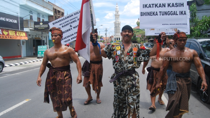 Lima Pria Kekar 'Geruduk' Gedung Resepsi Pernikahan Kahiyang