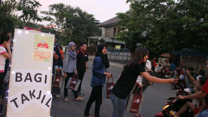 Hukum Non Muslim Bagikan Takjil, Begini Penjelasan MUI