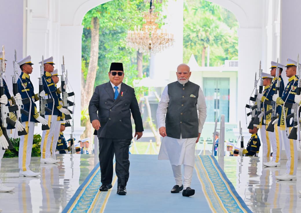 Presiden Prabowo Subianto berbincang dengan Perdana Menteri India Narendra Modi dalam pertemuan kenegaraan di Istana Merdeka, Jakarta, Selasa (7/7/2026). 