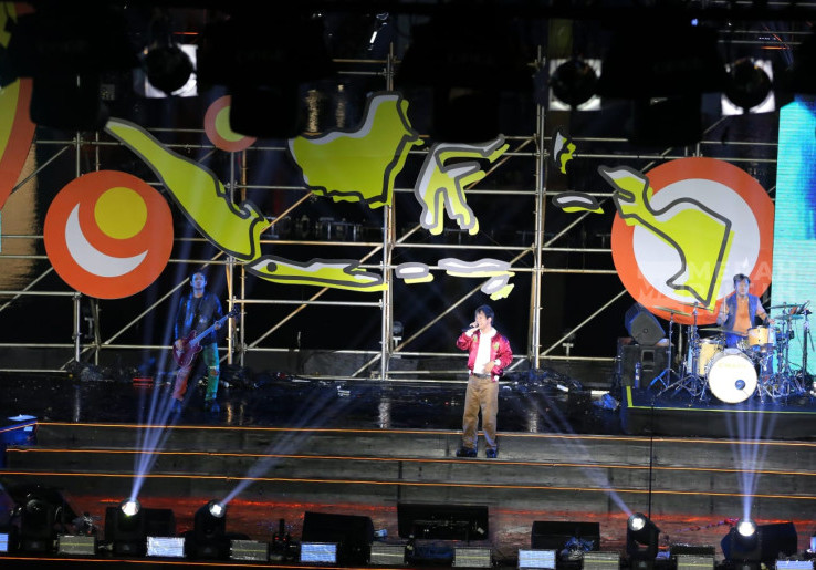 Aksi d'Masiv Gebrak Panggung Hiburan Malam Pergantian Tahun Baru 2026 di Bundaran HI Jakarta