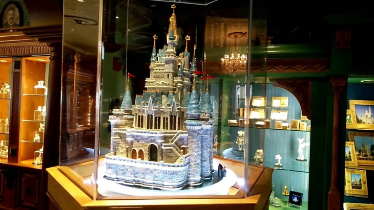 Trivia 5 Miniatur Kastil Ini Memiliki Lebih Dari 28 ribu kristal (foto The Richest)