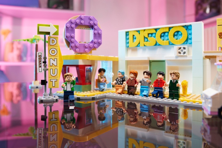 LEGO Rilis Set Ideas Konser BTS
