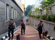 10 Ekor Satwa K-9 Lengkap dengan Pawangnya Ikut Amankan Gedung MK