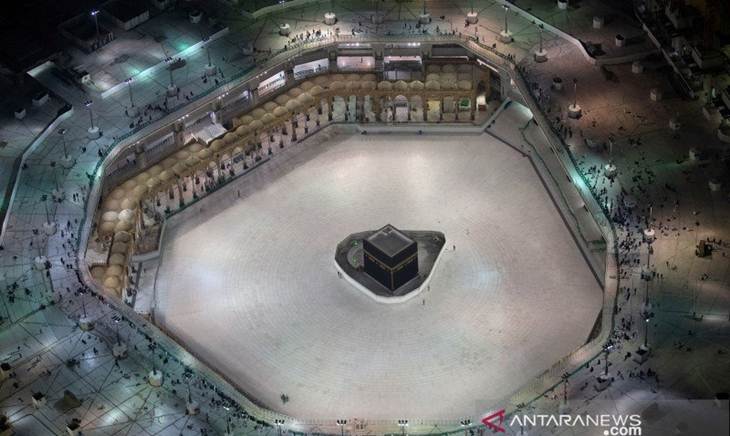 Suasana Masjidil Haram yang sepi di Mekah, Arab Saudi, Kamis (5/3/2020). (ANTARA FOTO/Reuters/Yasser Bakhsh/pras.)