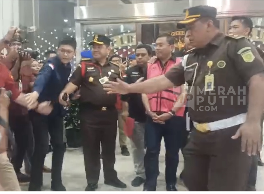 Kejaksaan Sebut Mark-Up Pengadaan Motor Listrik, Sepatu, dan Tablet Masuk Tindak Pidana