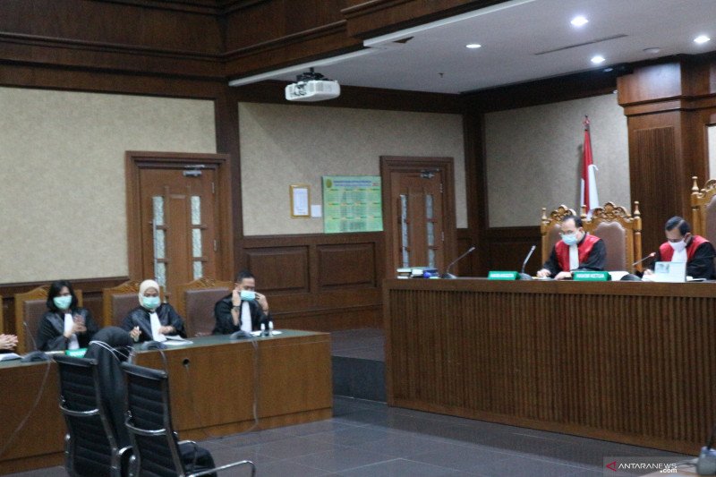 Jaksa Pinangki Sirna Malasari menjalani sidang pembacaan vonis di pengadilan Tipikor Jakarta, Senin (8/2). Foto: ANTARA/Desca Lidya Natalia