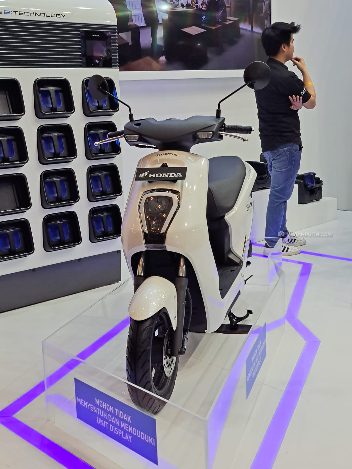 sepeda motor listrik