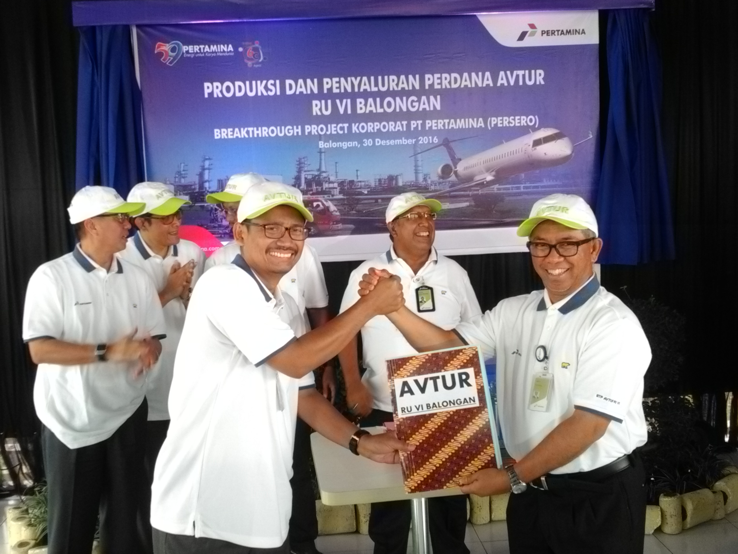  Penyerahan avtur dari Direktur Pengolahan PT. Pertamina