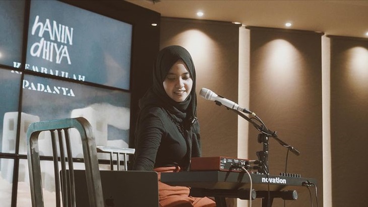 Hanin Dhiya Hadirkan Nuansa Galau di Lagu 'Sempat' 
