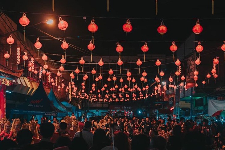 Pengunjung menyesaki Jalan Karet dalam perayaan Imlek 2019. (Foto: instagram.com/ricslens)
