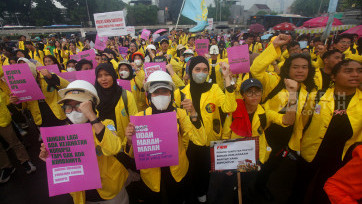 Aksi Demo Mahasiswa UI Tagih Janji Tuntutan Rakyat 17+8  di Depan Gedung DPR
