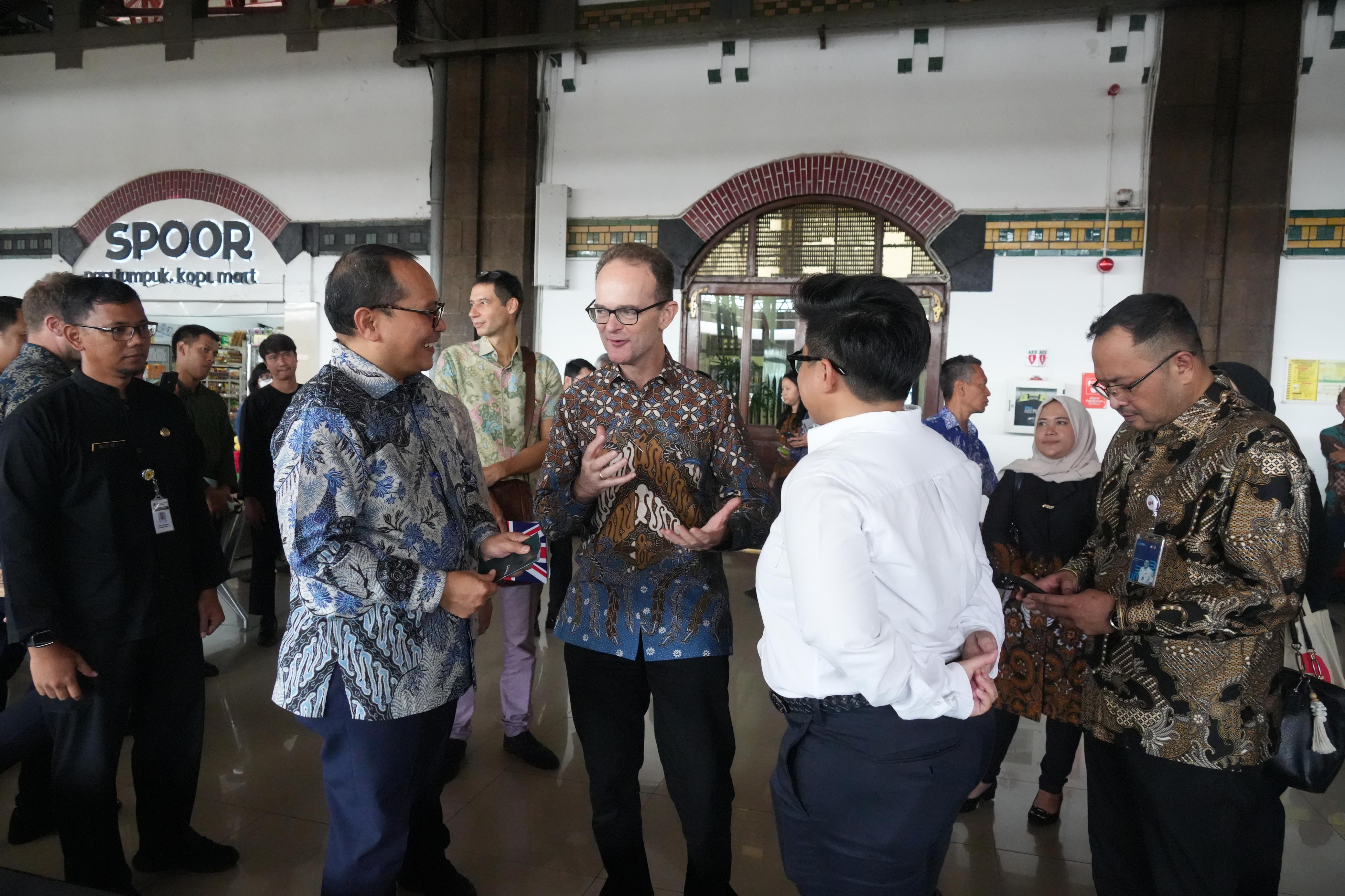 KAI dan Pemerintah Inggris Kembangkan Kawasan Transportasi Rendah Emisi di Kota Semarang