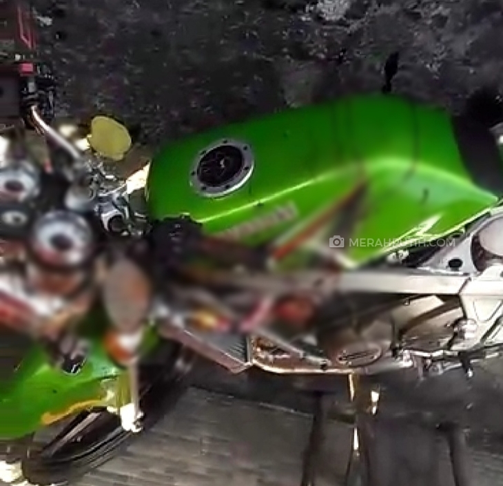  Sepeda motor Kawasaki berpelat nomor AD 2393 QF yang dikendarai Yohanis Budi Santoso (21) korban tewas akibat leher terkena benang layang-layang, Kamis (11/6). (MP/Ismail)
