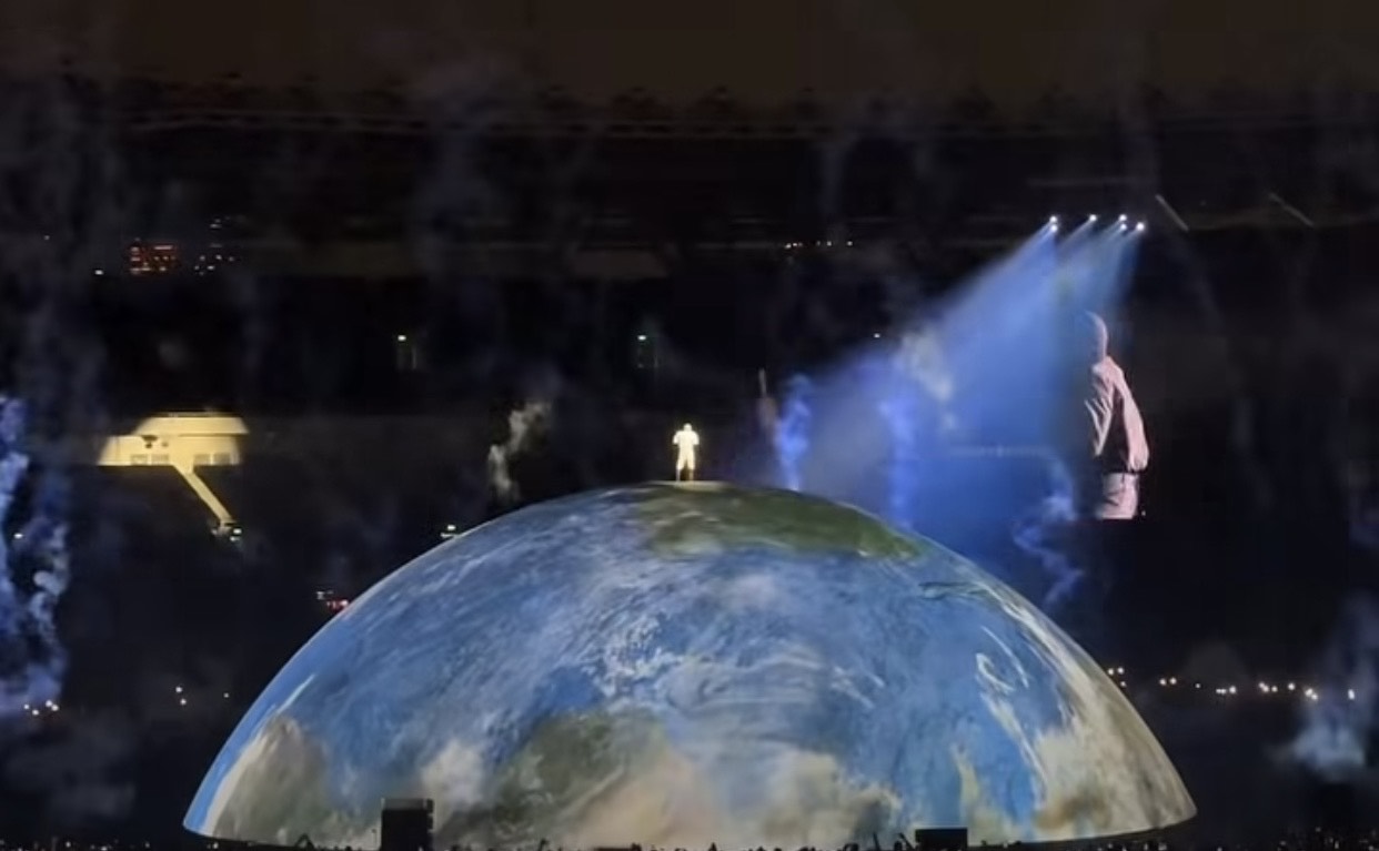 Ledakan Visual Dome Stage dan Konsep 360 derajat Manjakan Penonton Konser 'Ye' Kanye West