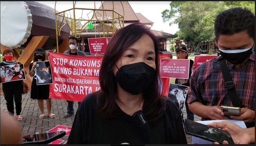 Koordinator dan Perwakilan Dog Meat Free Indonesia (DMFI) Solo, Mustika. (MP/Ismail)
