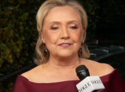 Intip Keunikan Gaun Bordeaux Hillary Clinton di Met Gala 2022