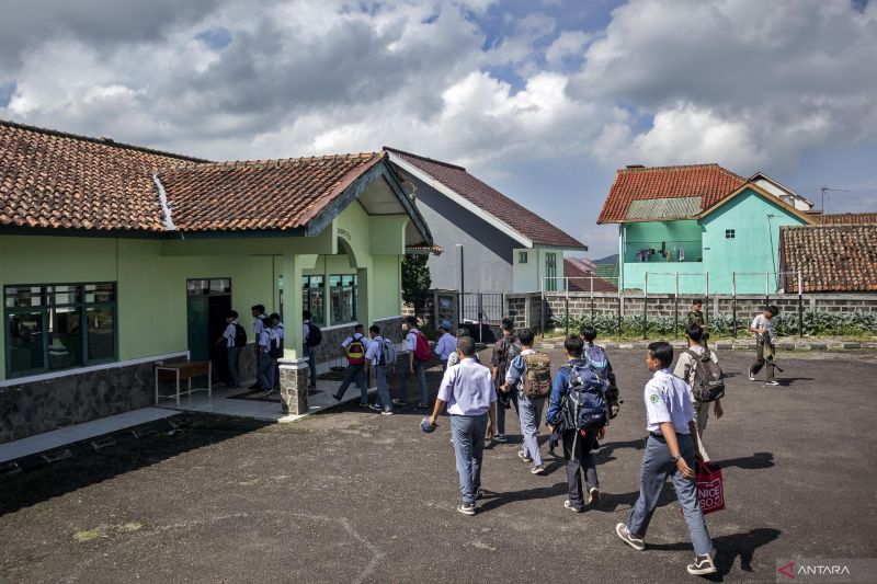 Memasukkan Anak Bandel ke Barak, Bentuk Pengingkaran terhadap Esensi Pendidikan