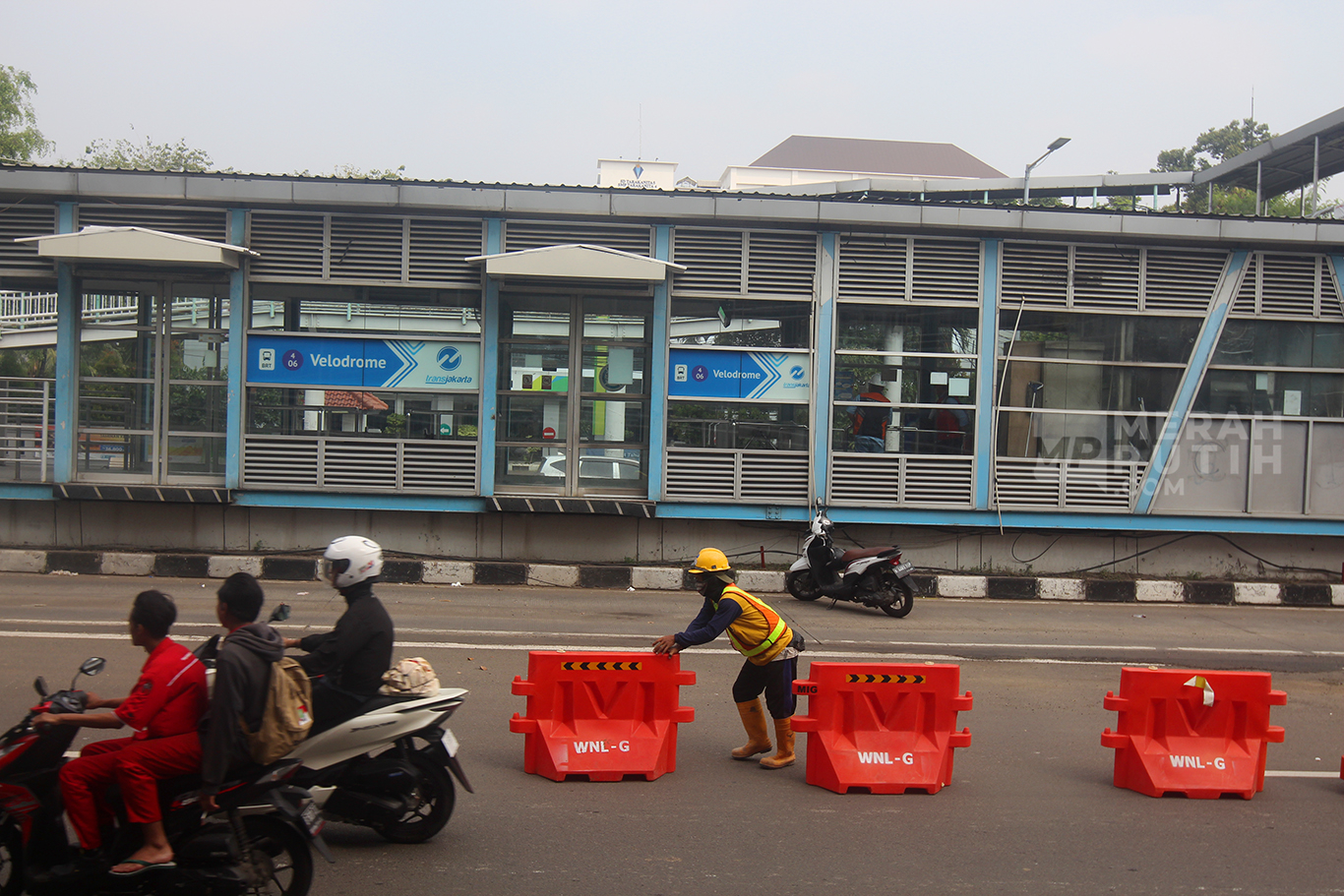 Penutupan Sementara Halte Bus Transjakarta Velodrome 