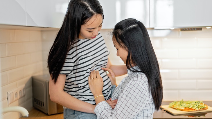 Ibu Muda Tak Perlu Selalu Mengikuti Saran Positif Ini dalam 'Parenting'