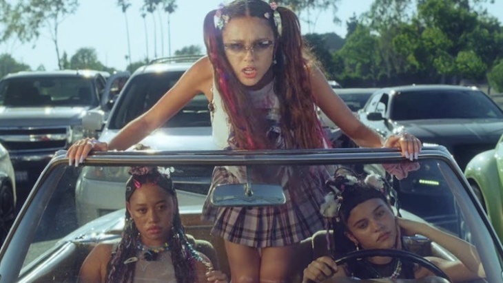 Olivia Rodrigo Mengusung Konsep Fashion Y2K di Video Musik ‘Brutal’