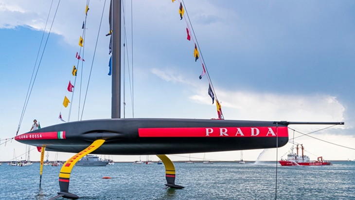 Luna Rossa, Kapal Besutan Prada