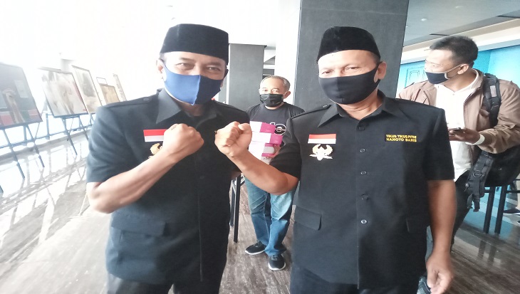 Pasangan independen, Bagyo Wahyono-FX Supardjo (Bajo) lolos verifikasi faktual (verfak) KPU Solo, Jumat (21/8). (MP/Ismail)