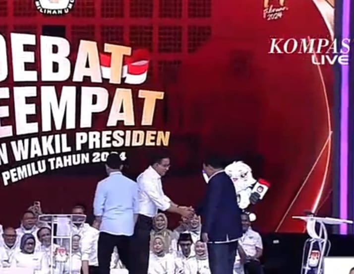 Tak Seperti Akhir Debat Ke-3, Prabowo dan Anies Salaman Sebelumnya Duetnya Berdebat