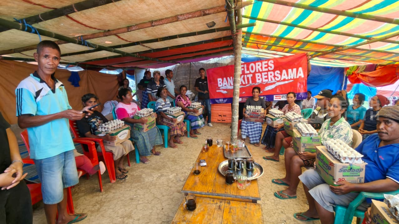 Hari Kedua, JHL Foundation Sisir Tiga Kecamatan di Manggarai Barat Salurkan Bantuan Langsung 