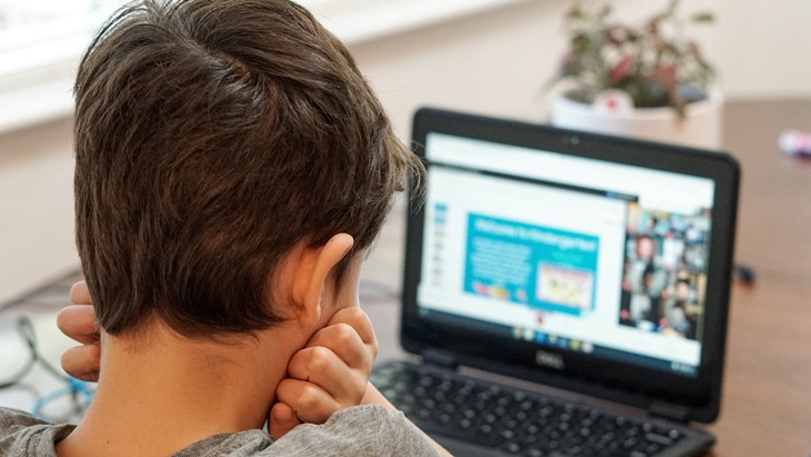 Alasan Anak Jadi Pemalu Selama Kelas Online
