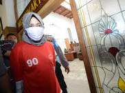 Jadi Tersangka, Penghina Wali Kota Tri Risma Menangis dan Memohon Maaf