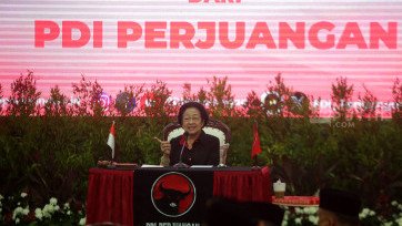 PDI Perjuangan Serahkan SK Rekomendasi Calon Kepala Daerah Pilkada Serentak 2024