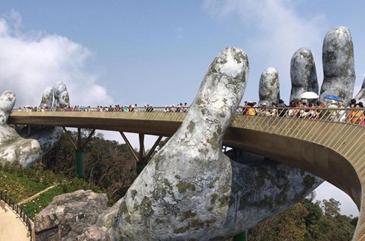 Hal-Hal yang Harus Kamu Tahu tentang Golden Hands Bridge, Jembatan Paling Viral di Vietnam