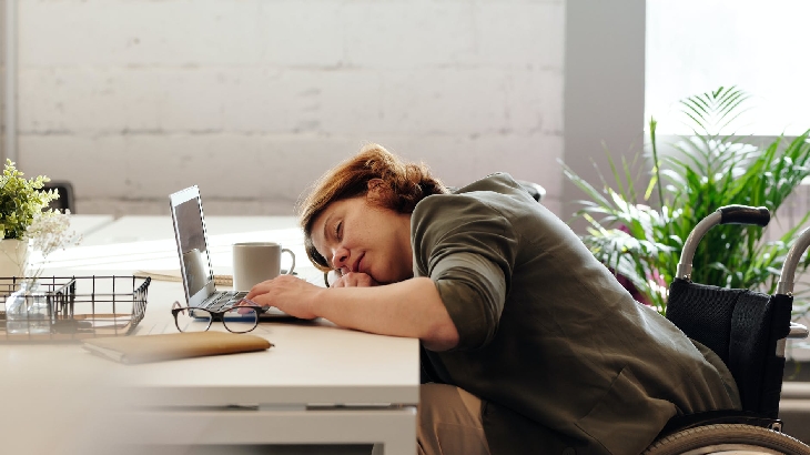 Jangan sampai kurang tidur agar pekerjaan optimal. (Foto: pexels/marcus aurelius)