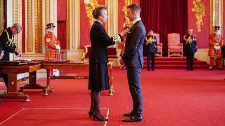 Pembalap WSBK Jonathan Rea Raih Gelar OBE dari Istana Buckingham 