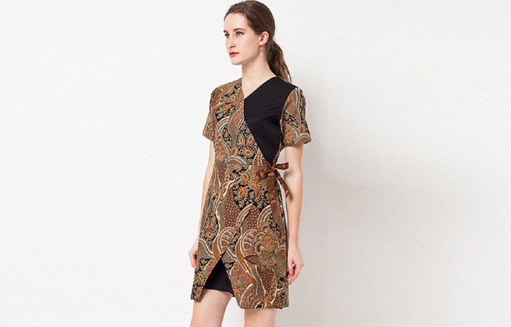 Batik kerja model wrap dress. (Foto: istyle)