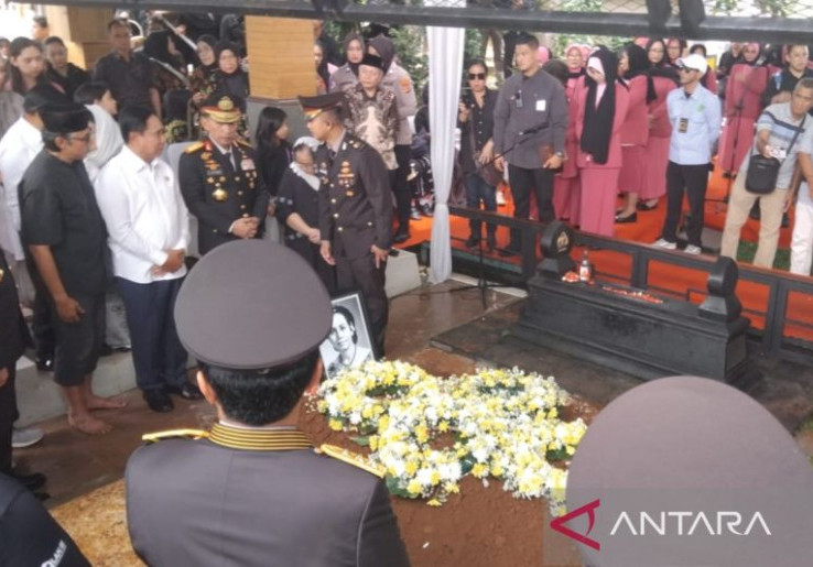 Meriyati Roeslani Hoegeng Disusulkan Dapat Bintang Bhayangkara