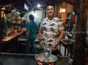 Lulusan Australia Ini Pilih Jualan Bakmi di Solo