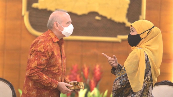 Khofifah Tawarkan Kerja Sama Fashion Halal hingga Museum ke Perancis