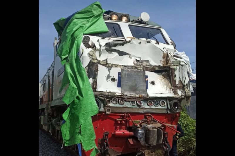 KA Pandalungan Serempet Truk di Probolinggo, 3 Kru Kereta Terluka
