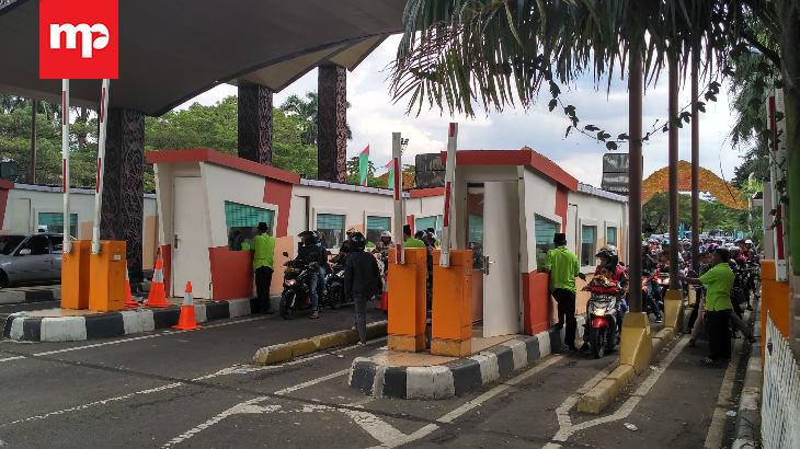 HTM Taman Mini Naik, Pengunjung Tetap Membludak