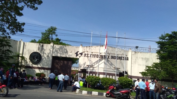  Gaji dan THR Tak Kunjung Dibayar, Ratusan Karyawan Demo Blokade Pintu Masuk Pabrik