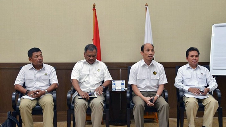 Wakil Menteri (Wamen) ESDM Archandra Tahar dalam jumpa pers di kantor Kementerian ESDM, Jakarta, Senin (9/4). (Foto: Kementerian ESDM)