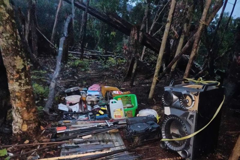 Pasukan TNI Berhasil Kuasai Markas KKB Manfred Fatem