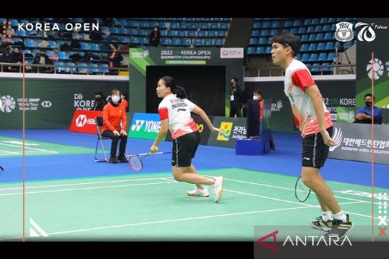 Ganda campuran Adnan Maulana/Mychelle Crhystine Bandaso salah satu ganda campuran Indonesia yang melaju ke babak perempat final turnamen bulu tangkis Korea Open 2022 di Suncheon, Kamis (7/4/2022, 10:22 AM &middot; Apr 7, 2022&middot;Twitter Web App) ANTARA/Twitter/@INABadminton/pri. (ANTARA/Twitter/@INABadminton)