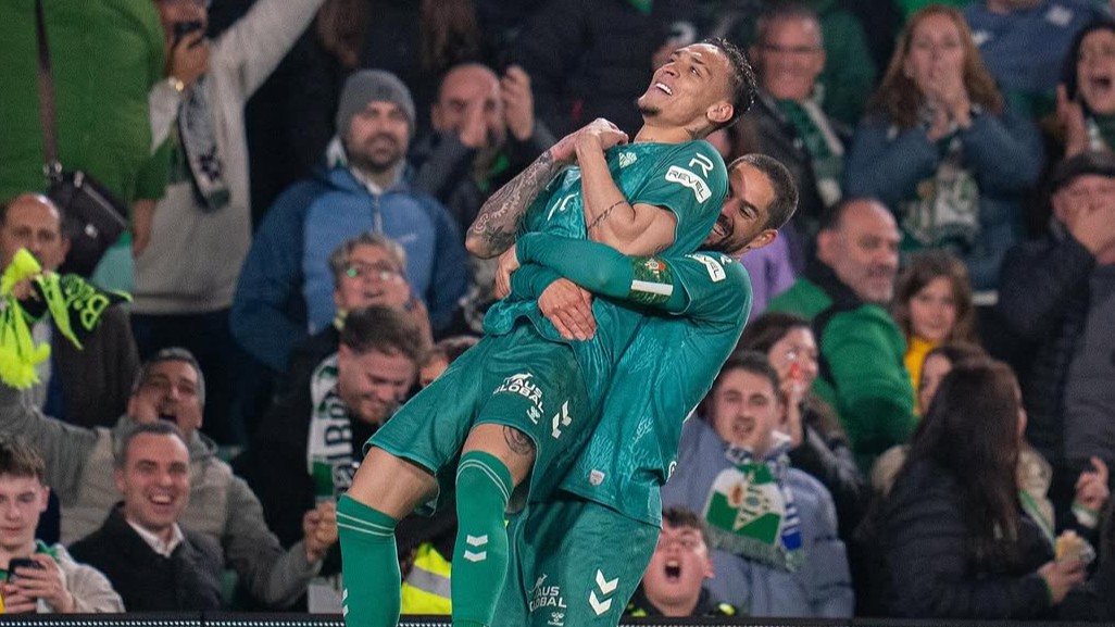 Antony Bersinar di Real Betis, Manchester United Makin Babak Belur