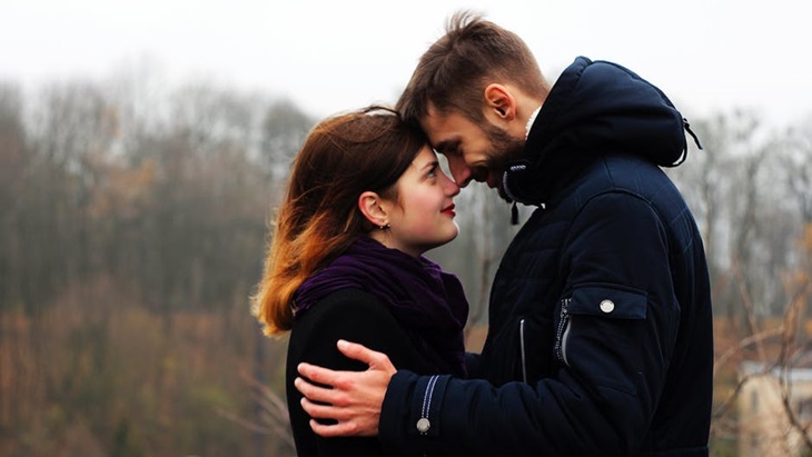 3 Titik Sensitif Pria yang Sering Diabaikan Perempuan saat Bercinta