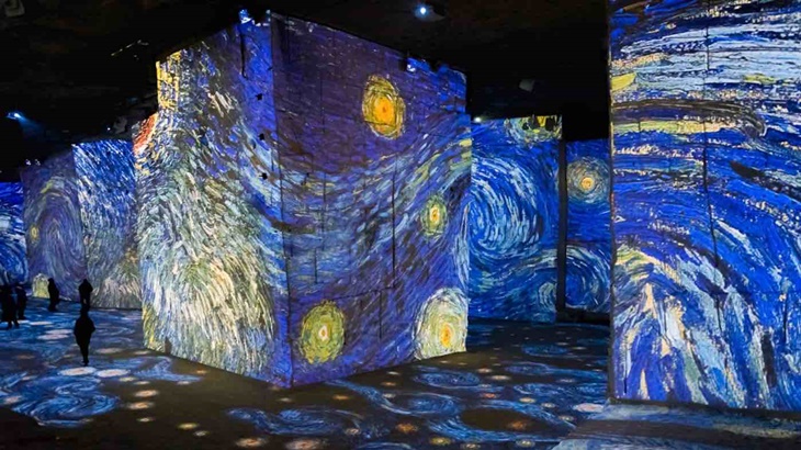 Menikmati Van Gogh dengan Drive-In 