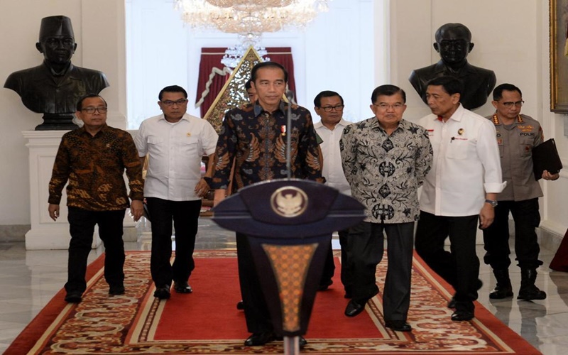 Presiden Jokowi menyatakan akan menindak para perusuh sesuai dengan hukum yang berlaku