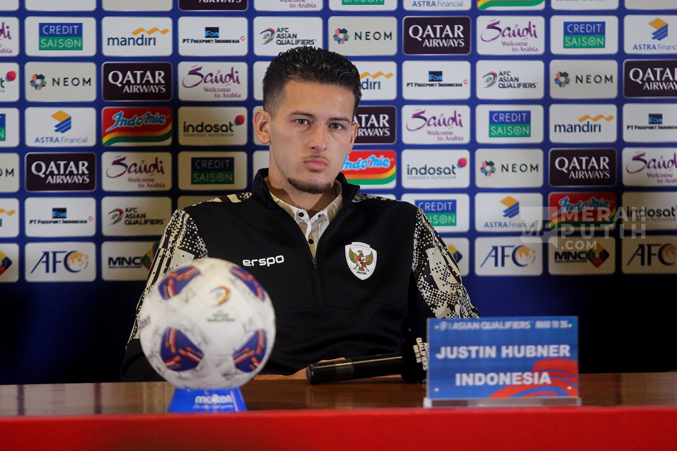 Kapten Timnas Indonesia, Justin Hubner saat konferensi pers jelang laga kontra Australia di Stadion Utama Gelor abung Karno (SUGBK), Senayan, Jakarta, Senin (9/9/2024).